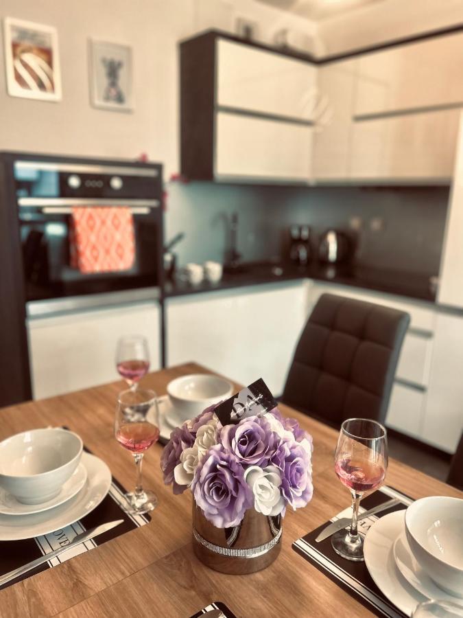 Downtownapartments Andy Air-Conditioned, Underground Parking Available 제수프 외부 사진